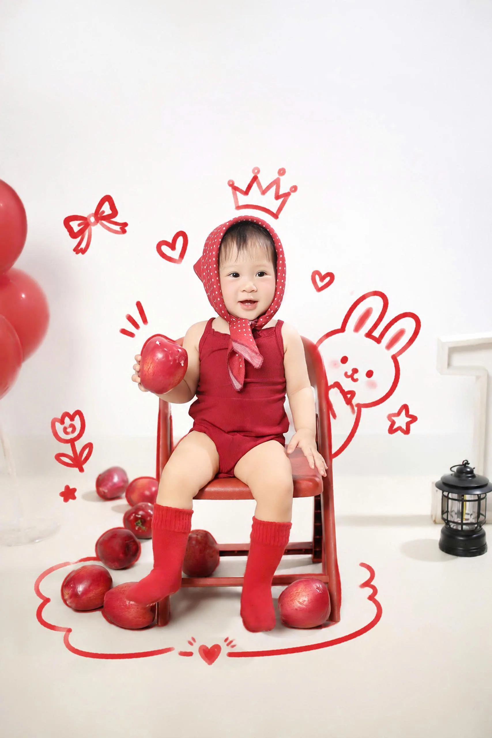 Dưa Hấu trong bộ đồ đỏ ngồi trên ghế