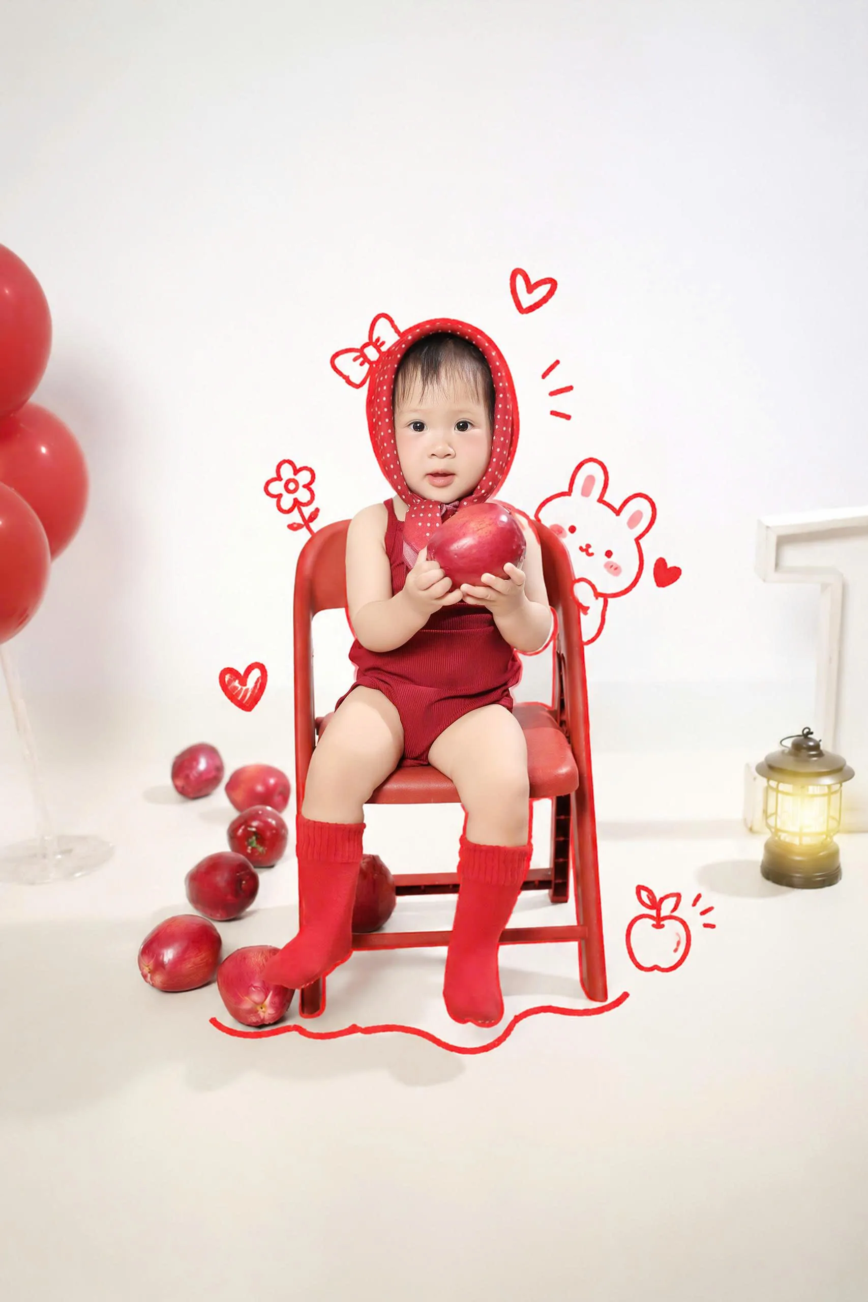 Dưa Hấu tạo dáng bên những nét vẽ đỏ