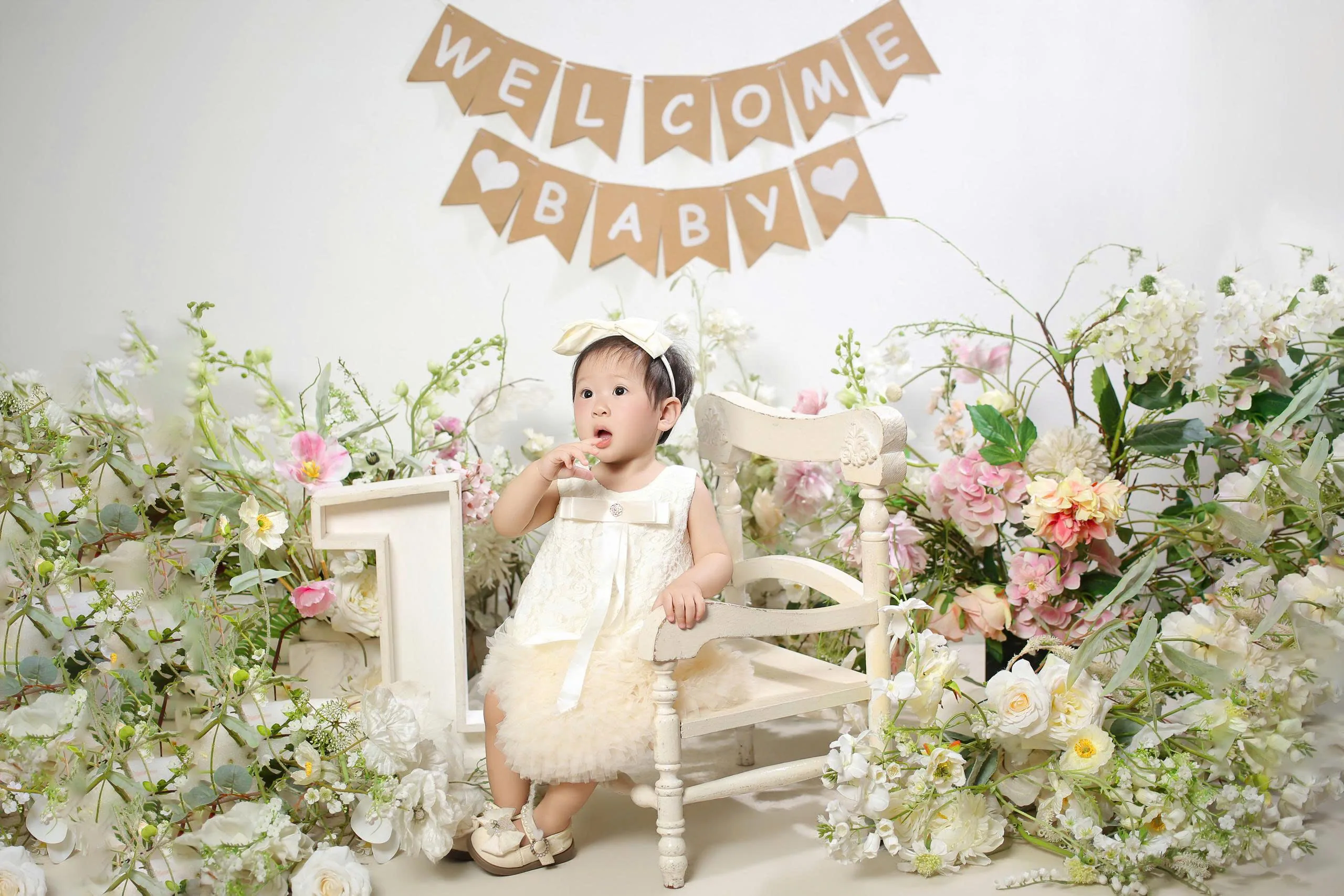 Dưa Hấu ngồi giữa khu vườn hoa