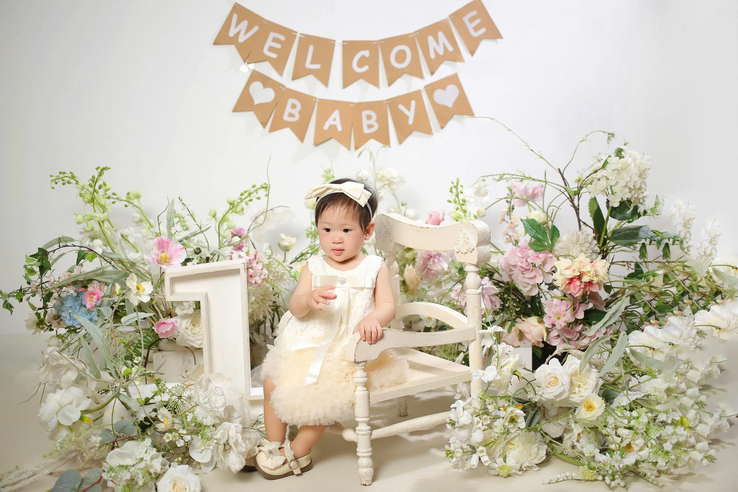 Dưa Hấu bên bảng welcome baby