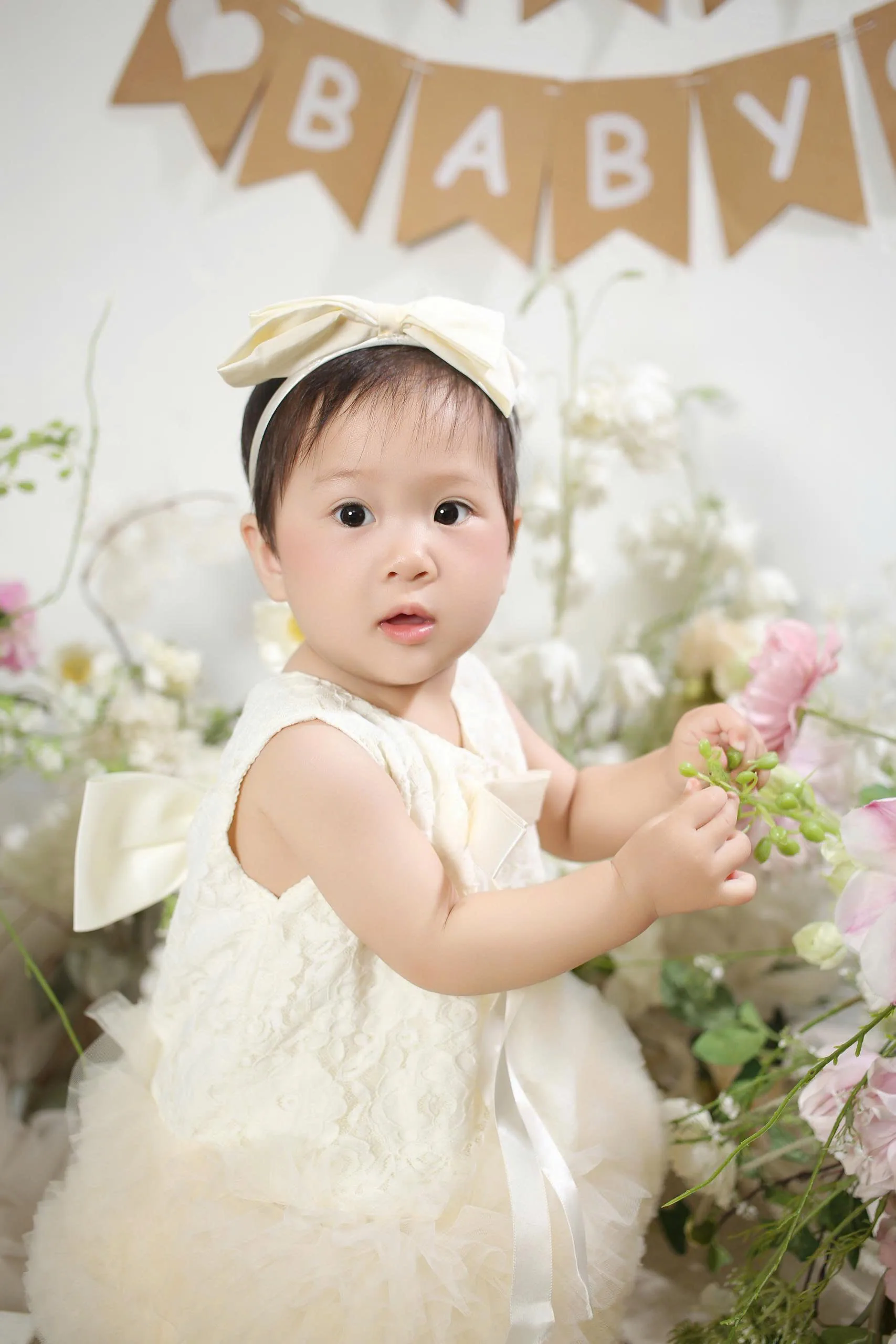 Chân dung Dưa Hấu cầm hoa