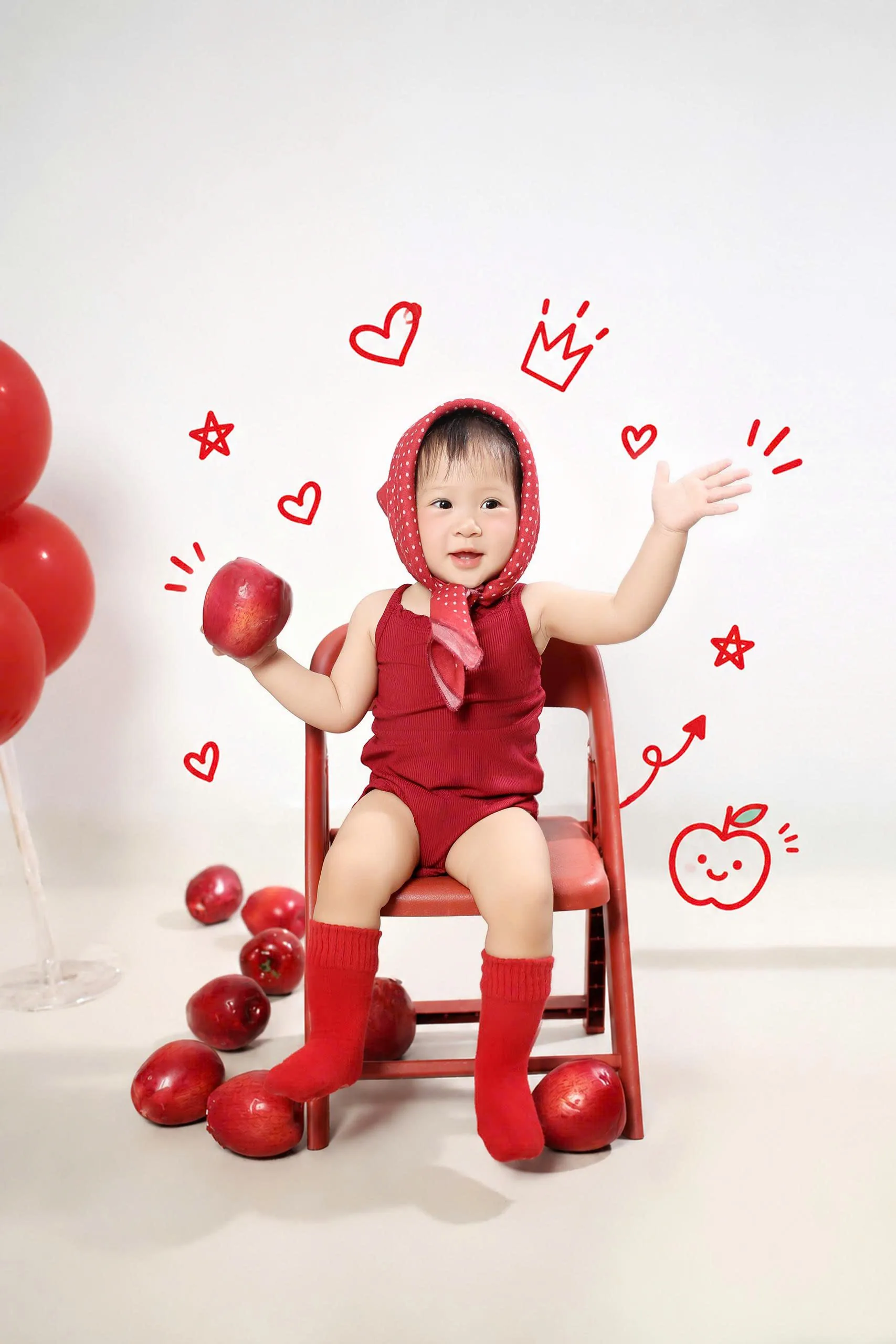 Dưa Hấu giơ hai tay vui vẻ